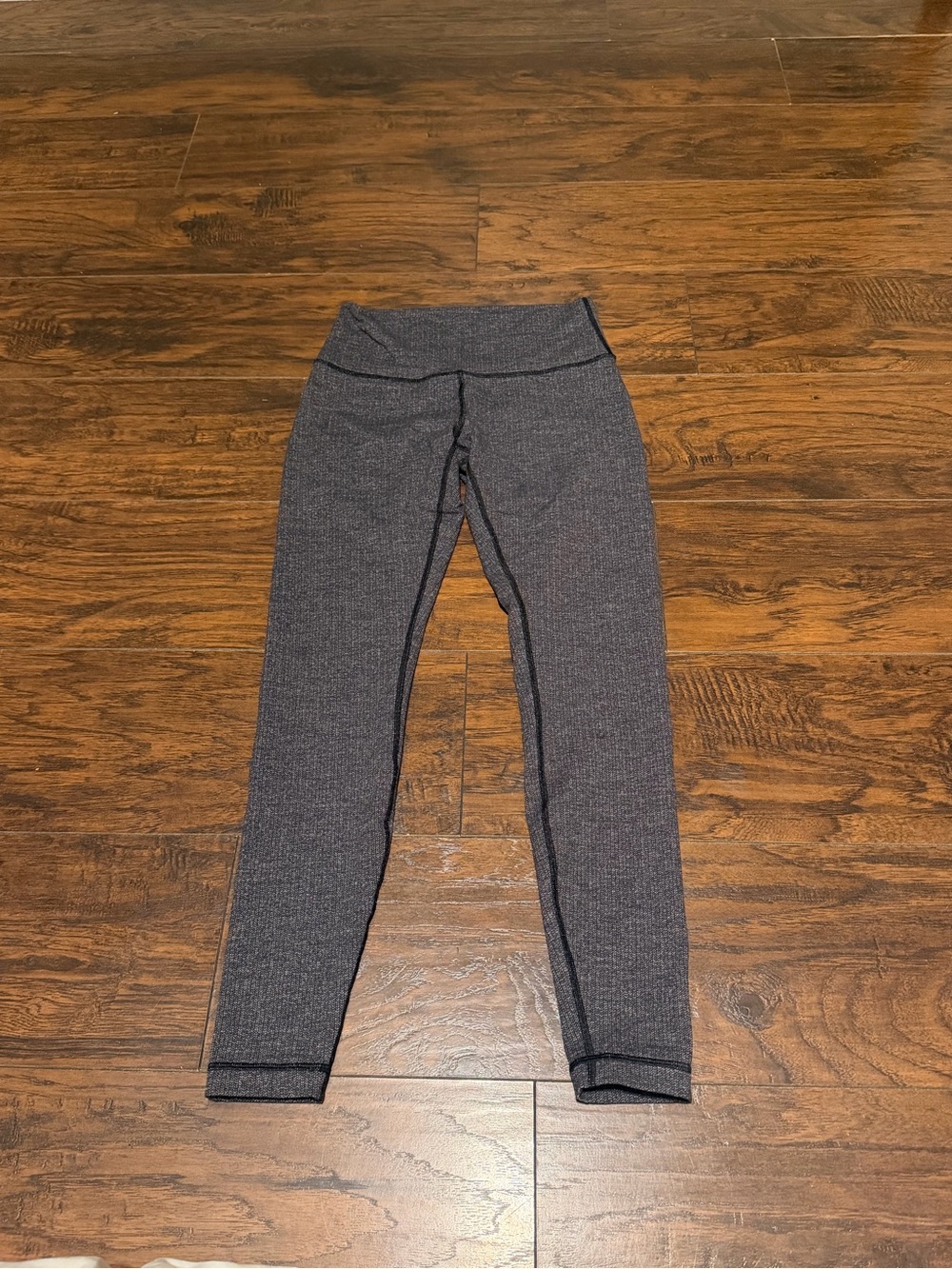 Lululemon women’s grey wunder under high rise tight 28” leggings size 8